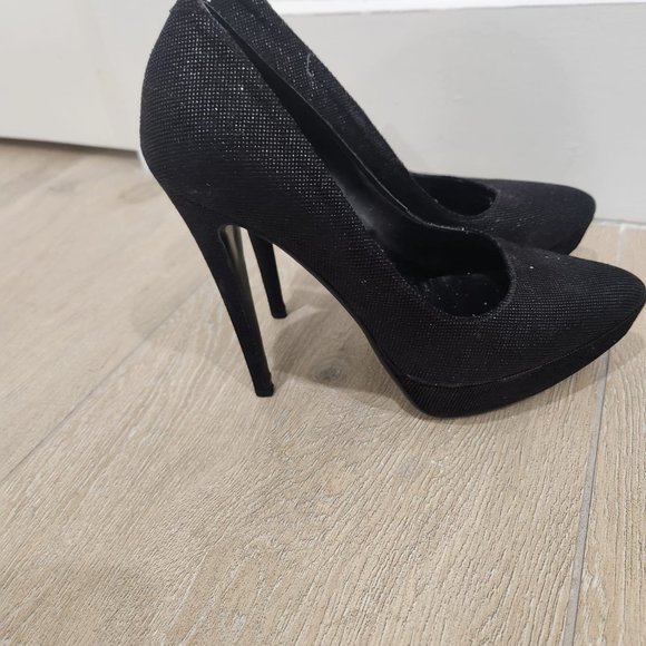 Heels - Picture 3 of 3